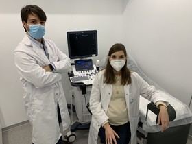 En la imagen superior, los doctores Carlos S. Piñel Pérez y Vanesa Ruiz Patricio, de la Unidad de Suelo Pélvico del Hospital Quirónsalud San José.