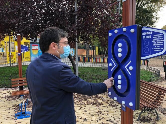 Se ha llevado a cabo la renovación total de la pavimentación y se ha instalado nuevo mobiliario urbano, con juegos infantiles y elementos de ejercicio para adultos.