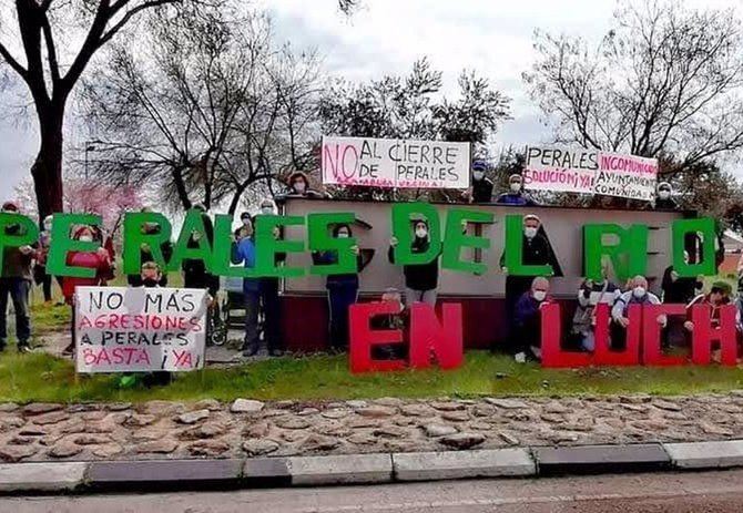 Desde la Asamblea Vecinal de Perales del Río han agradecido 'la colaboración de comercios y particulares que han hecho posible recoger en pocos días 2.179 firmas físicas y 420 a través de internet'.