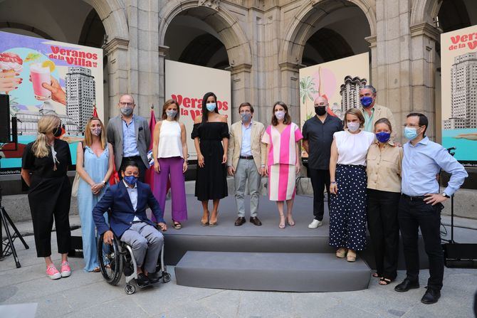 El alcalde de Madrid, José Luis Martínez-Almeida, ha presentado la edición número 37 de Veranos de la Villa, junto a la delegada de Cultura, Turismo y Deporte, Andrea Levy, y el director del festival, Ángel Murcia. 