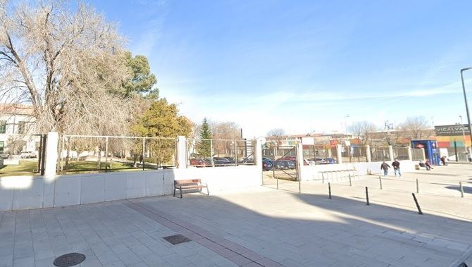 Se van a realizar las obras necesarias para acondicionar el espacio como aparcamiento con acceso por el paseo de los Artilleros y salida hacia la avenida de Daroca.

