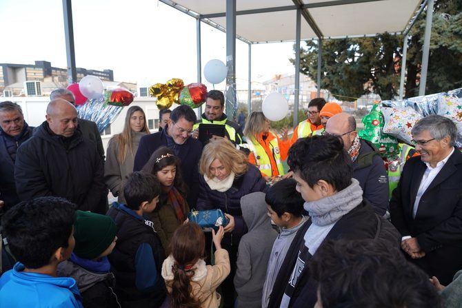 Los servicios municipales de SAMUR-Protección Civil y SAMUR Social han recogido, preparado y trasladado los juguetes, donados por la empresa de distribución Alcampo.