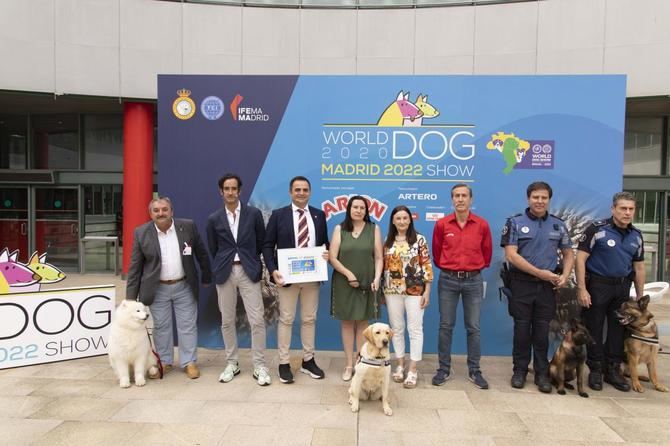 El evento se presentaba con la asistencia de Asier Labarga, director de ferias y eventos de público y conciertos de Ifema Madrid; José Miguel Doval, presidente de la Real Sociedad Canina de España; Carmen Navarro, primera mujer juez canina que ostenta la acreditación que le capacita para valorar todas las razas; María Jesús Varela, directora de la Fundación ONCE del Perro Guía; Joaquín Candela de la Cruz, delegado de ventas y marketing de Arion, y Rafael García, criador.