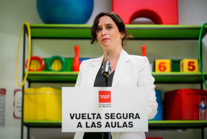 Las medidas comunicadas por la Consejería de Educación a los centros también posibilitan una flexibilización de horarios y de asignaturas para reducir la exposición de los alumnos y se podrá establecer la jornada escolar continuada.