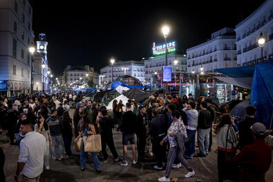 El TSJM mantiene la acampada en Sol