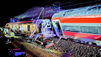 39 muertos, tras el descarrilamiento de dos trenes