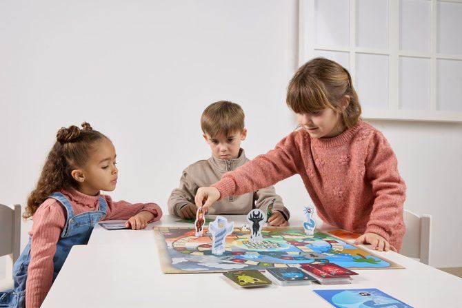 La Fundación ANAR y Miniland han lanzado #AliadosenelJuego, una colección de juguetes educativos para fomentar la inteligencia emocional y prevenir el acoso escolar. 