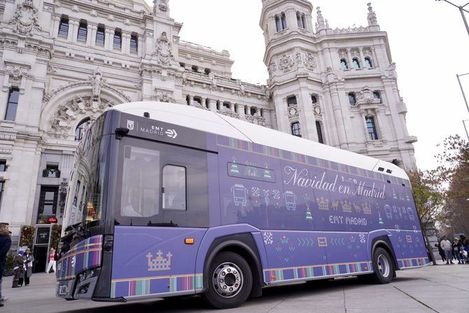 Personal de EMT Madrid han distribuido cartas en marquesinas de todos los distritos para que escriban los más pequeños.