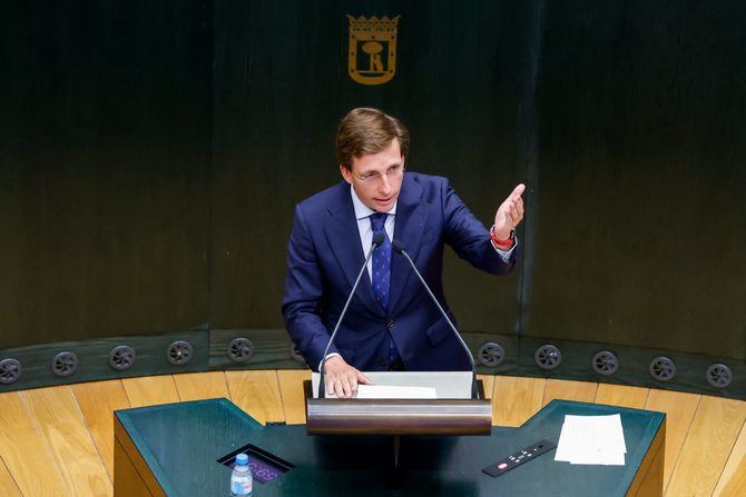 Martínez-Almeida rinde cuentas en el ecuador del mandato de su segunda legislatura en el Pleno del Estado de la Ciudad que se celebra este lunes en el Ayuntamiento de Madrid.