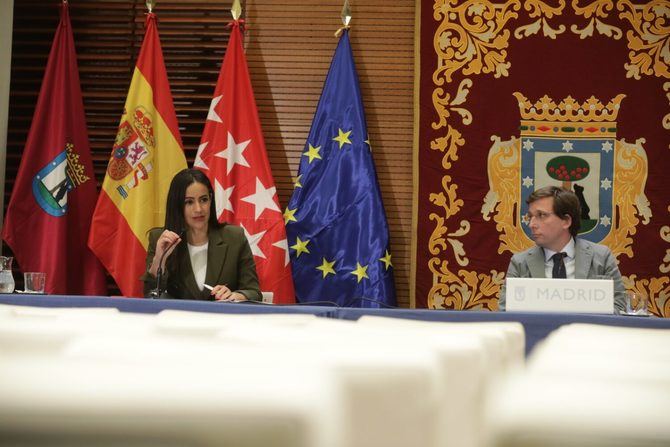 José Luis Martínez-Almedia y Begoña Villacís durante la rueda de prensa posterior a la Junta de Gobierno.