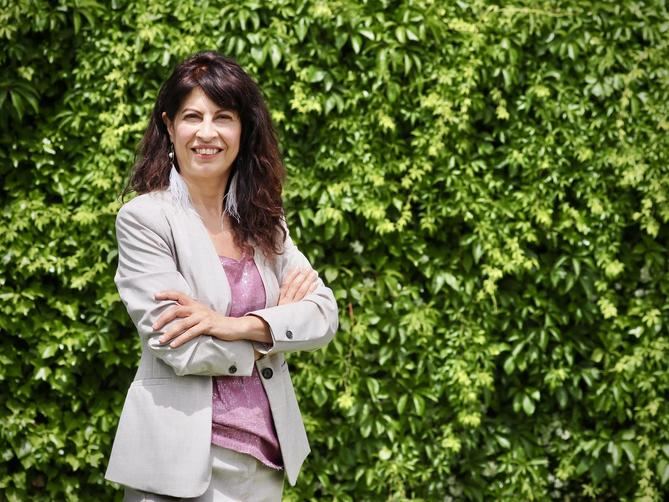 En una entrevista concedida con motivo del 20 aniversario de la Ley de Matrimonio Igualitario en España, la ministra de Igualdad, Ana Redondo, ha advertido sobre la ola reaccionaria que amenaza los derechos LGTBI en España y llama a mantener la guardia.