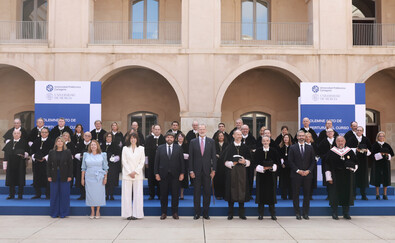 Don Felipe estuvo acompañado por la ministra de Ciencia, Innovación y Universidades, Diana Morant; el presidente de la Región de Murcia, Fernando López Miras; los rectores de la Universidad Politécnica de Cartagena y de la Universidad de Murcia, Mathieu Kessler Neyer y Juan Baixauli; así como por representantes de la comunidad universitaria y miembros de la Conferencia de Rectores de las Universidades Españolas (CRUE).