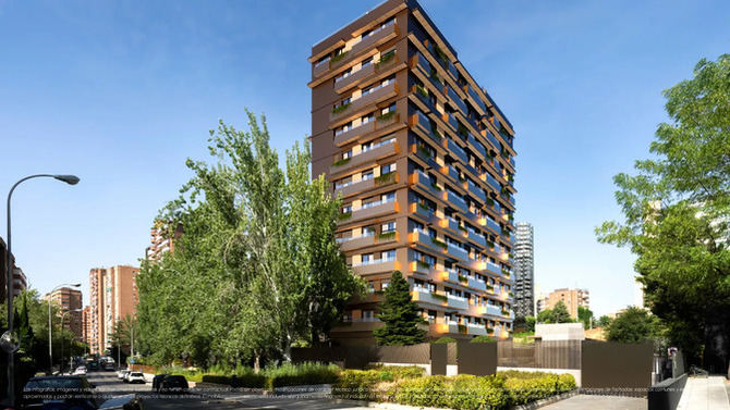 El edificio se levantará en la avenida de Burgos, 18, a escasos metros de la estación de Chamartín-Clara Campoamor. Su ubicación convierte al proyecto en un auténtico polo de atracción.