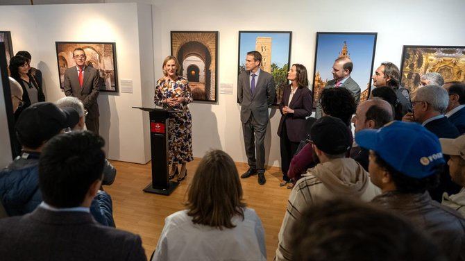 La inauguración de la exposición fotográfica 'Arquitectura andalusí, Punto de encuentro entre el Occidente y el Oriente islámico' ha tenido lugar este jueves en el Instituto Cervantes de Rabat.