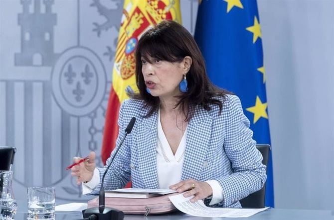 El Gobierno reafirma su compromiso con la igualdad real y efectiva para las personas LGTBI+, destacando avances legislativos y estrategias para combatir la LGTBIfobia. El texto ha sido aprobado a propuesta de la ministra de Igualdad, Ana Redondo; del ministro de Asuntos Exteriores, Unión Europea y Cooperación, José Manuel Albares; del ministro de Presidencia, Justicia y Relaciones con las Cortes, Félix Bolaños; del ministro de Interior, Fernando Grande-Marlaska, y de la ministra de Inclusión, Seguridad Social y Migraciones, Elma Saiz.
