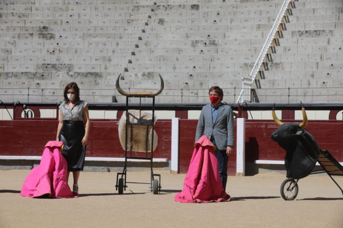 Ayuso y Almeida en Las Ventas, donde firmaron un protocolo para promover la tauromaquia.