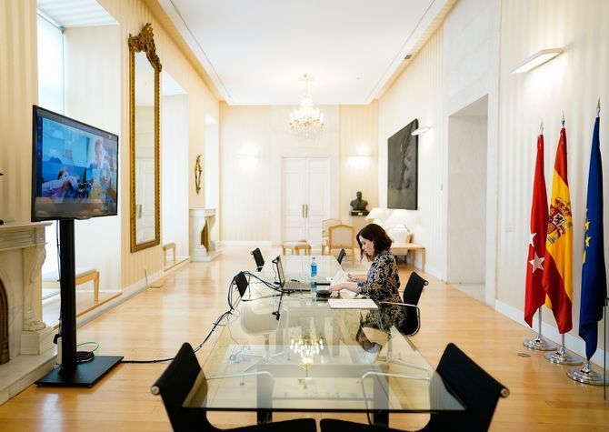 La presidenta de la Comunidad de Madrid, Isabel Díaz Ayuso, ha presidido desde la Real Casa de Correos la reunión por videoconferencia de la Junta Rectora de IFEMA.