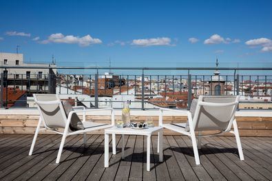 Ubicada en la novena planta del hotel, la Suite Real es uno de los espacios más exclusivos de Barceló Torre de Madrid.