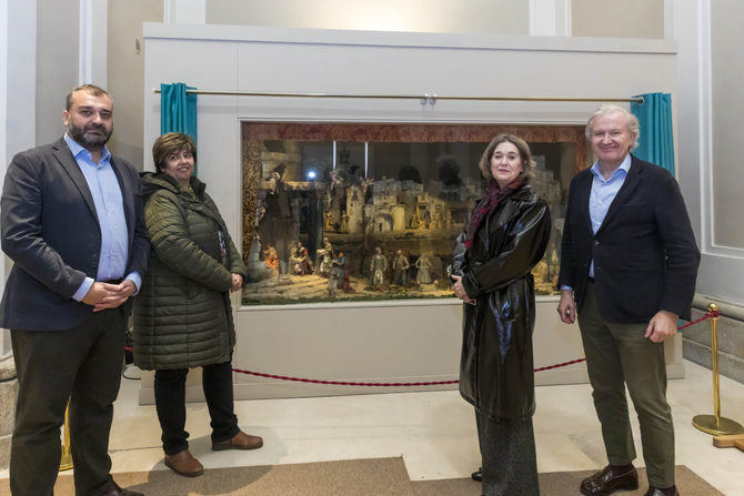 La delegada de Cultura, Turismo y Deporte, Marta Rivera de la Cruz, ha visitado este martes el belén instalado en el Museo de Historia de Madrid, desde donde ha invitado a madrileños y visitantes a descubrir la gran variedad de belenes que ofrece la ciudad y que destacan por su riqueza artística y cultural, reflejo de una tradición profundamente arraigada.