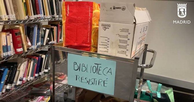 Biblioteca 'Resistiré' habilitada en Ifema, donde se repartirán 1.000 libros.