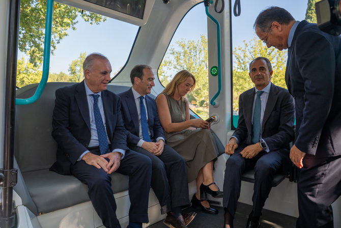 El delegado de Urbanismo, Medio Ambiente y Movilidad, Borja Carabante,  durante la inauguración del primer bus autónomo de EMT Madrid.