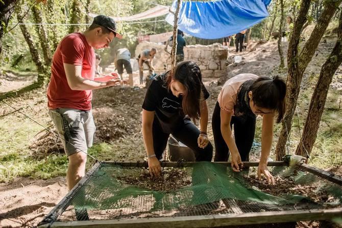 Para los jóvenes interesados en las actividades más solidarias, el Área de Juventud ofrece información y formación específica en la materia, además de darles la posibilidad de conocer y colaborar con distintas entidades de voluntariado juvenil del municipio.