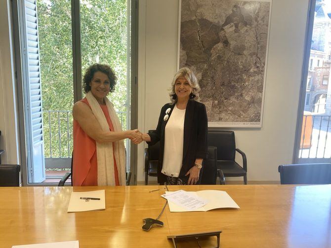 La delegada de Economía, Innovación y Hacienda, Engracia Hidalgo, ha firmado la prórroga del convenio de colaboración entre la Agencia Tributaria Madrid y la AEAT.