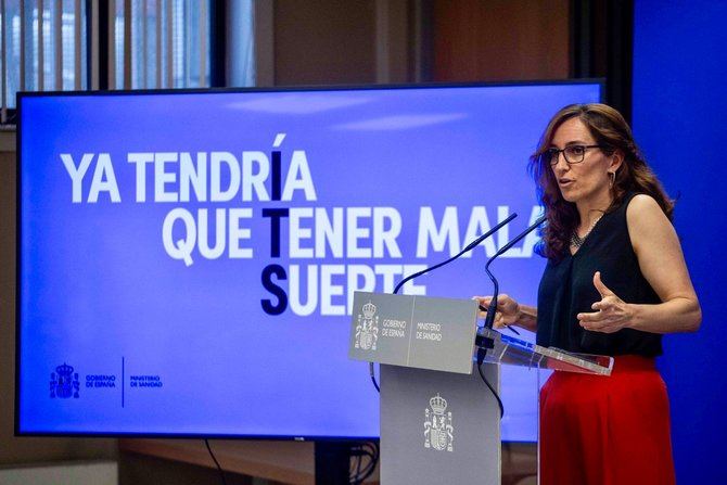 Mónica García ha alertado de que las ITS se están propagando entre los jóvenes porque muchos no perciben el riesgo real: “Para muchos y muchas jóvenes, las ITS son algo del pasado” y esta falsa sensación de seguridad hace que se baje la guardia.