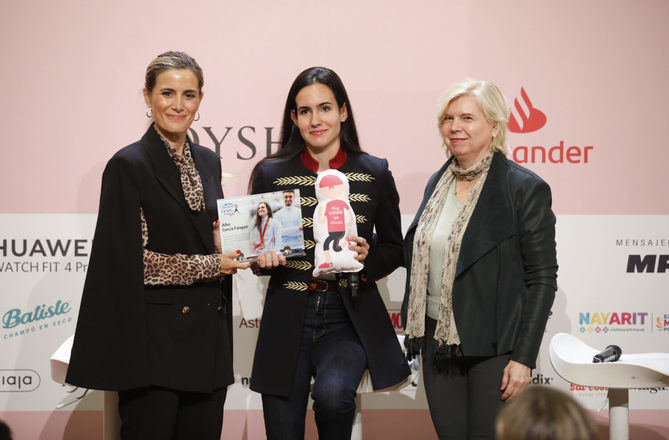 Durante la presentación, se ha rendido un homenaje a la atleta paralímpica Alba García Falagán, por ser un ejemplo para todas las mujeres deportistas, y al canal COSMO, que celebra este año su 25º aniversario. 
