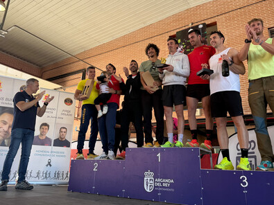 Tras la entrega de trofeos, se han llevado a cabo otras actividades, como una exhibicion de rescate en accidente de trafico y en altura, concursos de remo y una prueba de Ultimate FireFighter.