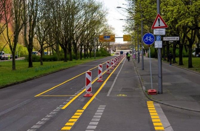 Vías provisionales para bicis, en el casco histórico de Berlín.