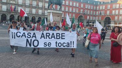 Este martes, coincidiendo con el vencimiento del plazo, los alumnos han convocado otra concentración, a las 19.00 horas, en los jardines de Escuelas Aguirre, para mostrar su rechazo al desalojo bajo el lema 'Casa Árabe no se toca'.