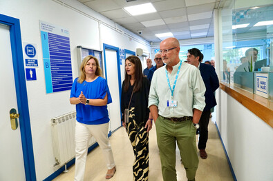 Estas actuaciones se llevan a cabo en el marco del Plan municipal de Adicciones 2022-2026, que desarrolla el Instituto de Adicciones del organismo Madrid Salud, según ha explicado la vicealcaldesa y delegada de Seguridad y Emergencias, Inma Sanz, durante su visita al Centro municipal de Atención a las Adicciones (CAD) del distrito de Hortaleza, acompañada por el concejal del distrito, David Pérez.