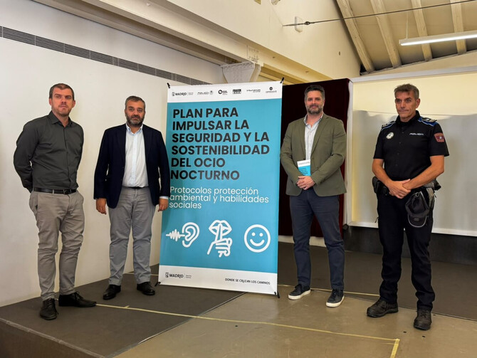 El concejal Carlos Segura ha participado en la apertura en una jornada formativa celebrada en el centro cultural Clara del Rey. La iniciativa cuenta con la participación de la Policía Municipal de Centro, asociaciones vecinales y la ONG Controla Club.