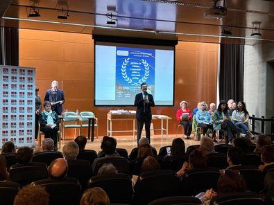 El concejal ha participado en la entrega de los premios del segundo certamen literario convocado por la Asociación de Escritores del Distrito Fuencarral-El Pardo (AEFEP).