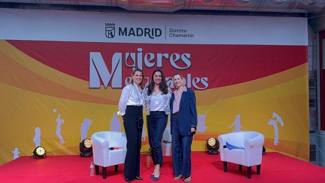 El ciclo, que lleva por título ‘Mujeres memorables’, ha arrancado con el acto de presentación del libro 'Ser Mujer', en el Centro Cultural Nicolás Salmerón. El encuentro ha tenido como protagonistas a la autora de la obra, la doctora Alexandra Henríquez, y a la periodista Isabel González.
