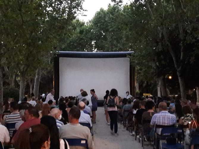 El cine al aire libre del parque Eva Duarte.