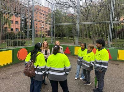 La concejala de Ciudad Lineal, Nadia Álvarez, ha visitado este miércoles la Instalación Deportiva Básica Jazmín, uno de los espacios incluidos en el plan de actuación.