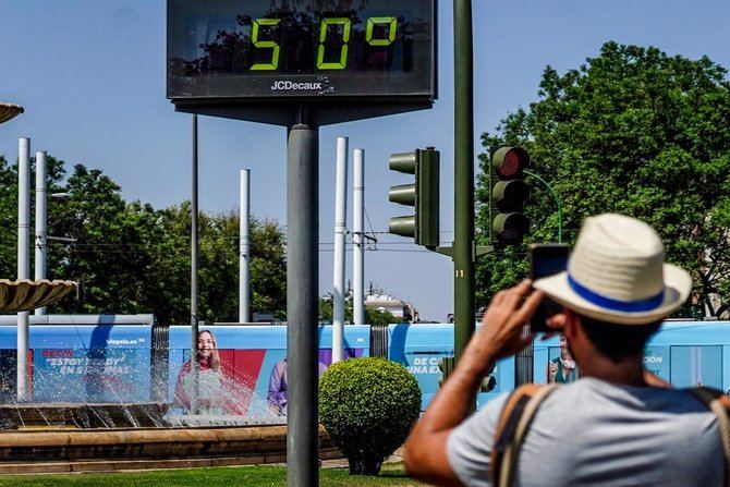 Las ciudades, donde reside más del 81% de la población, están experimentando un aumento de temperaturas sin precedentes, impulsado por el cambio climático y agravado por el efecto isla de calor urbana.