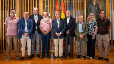 La Junta de Gobierno liderada por Herráez ha anunciado el inicio de la convocatoria de nuevas comicios, una cesión que se ha adoptado de manera unánime por el equipo de gobierno con el apoyo de la mayoría de grupos de la Junta de Representantes (Tu Coam, Unión Coam, Factoría AR y ADN y Punto) y de cinco exdecanos de la institución.