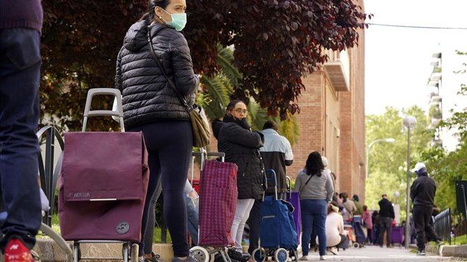 Con el lema '#Traetuplatovacio', varias organizaciones sociales se concentrarán maña, sábado, día 14, con platos vacíos ante la sede del Área de Familia.