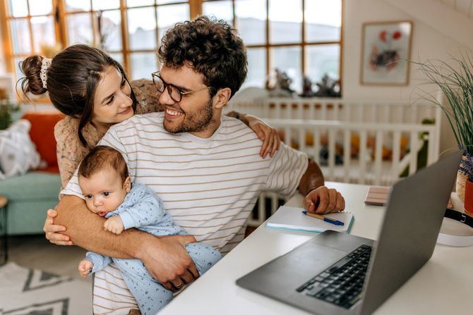 Por sexos, los niveles de conciliación son similares, con una diferencia de cinco puntos (53% en mujeres y 48% en hombres), y por edades, aquellos trabajadores de entre 35 a 44 años son los que menos posibilidad tienen para conciliar (47%), puesto que coincide con la franja de maternidad o paternidad más frecuente, según destaca el informe.