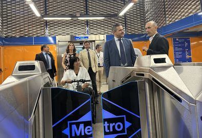 El consejero de Vivienda, Transportes e Infraestructuras, Jorge Rodrigo, ha visitado este lunes las nuevas instalaciones, que mejoran la movilidad de los pacientes y profesionales de los hospitales públicos universitarios La Paz y Ramón y Cajal, así como de los vecinos del barrio de Begoña.
