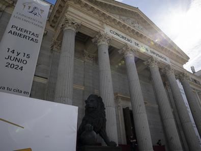 Congreso y Senado, abiertos por la Constitución