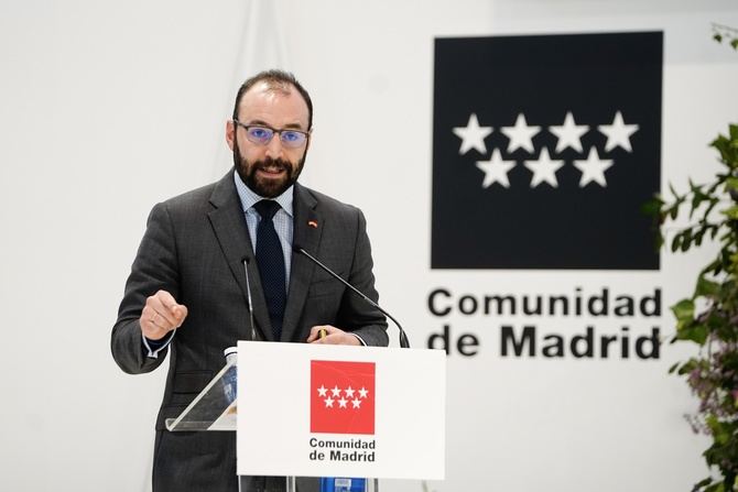 El consejero de Economía, Manuel Giménez, ha desvelado esta mañana que as ayudas directas para los autónomos afectados por el coronavirus que ha impulsado el Gobierno regional se cobrarán 25 o 30 días después de haber realizado la solicitud.