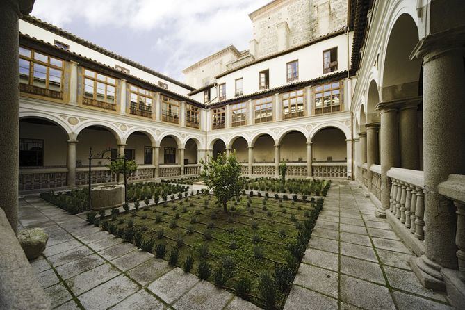 Con motivo de su 25 aniversario, el Consorcio de la Ciudad de Toledo abre al público algunos de los espacios más reservados de su patrimonio: lugares que habitualmente permanecen cerrados tras los muros de conventos, en lo alto de torres históricas o bajo el subsuelo de la ciudad.