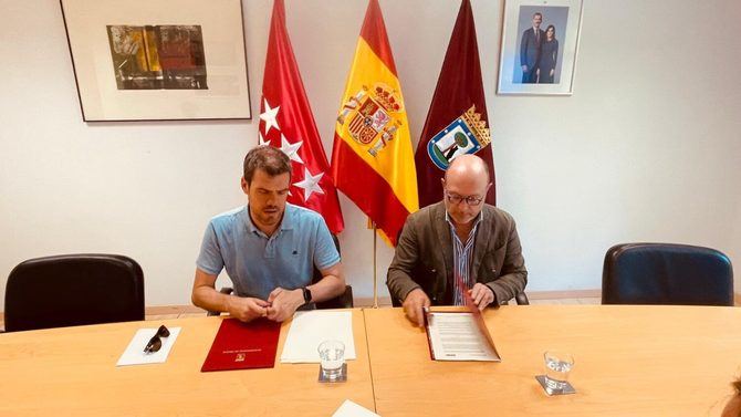 Esta iniciativa se enmarca en la Estrategia municipal contra la soledad no deseada en las personas mayores, aprobada en 2024, que incluye convenios antena con entidades, colegios profesionales y empresas que, por su cercanía y contacto regular con las personas mayores y sus cuidadores, ejercen como agentes vitales para la detección de casos de soledad no deseada.