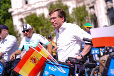 La iniciativa, impulsada por primera vez en 2023 por las embajadas de Finlandia y Polonia, cuenta desde entonces con la colaboración municipal y de EMT Madrid.