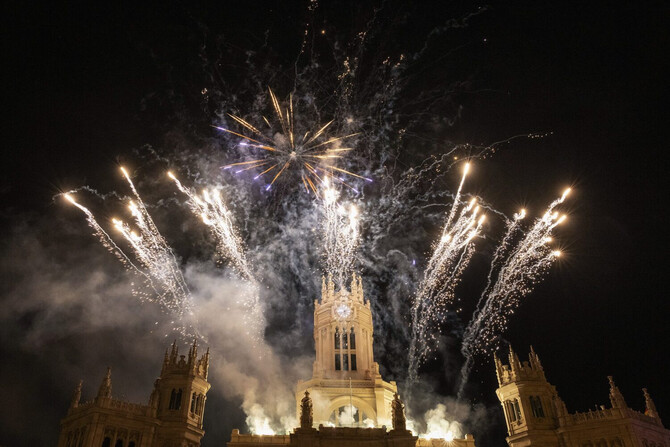 La plaza de Cibeles, durante el espectáculo piromusical para celebrar el Día de la Hispanidad.