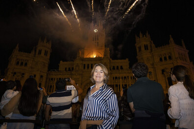 La delegada de Cultura, Turismo y Deporte, Marta Rivera de la Cruz, asistió al espectáculo, que reunió a más de 65.000 personas.
